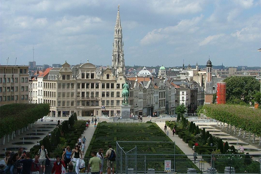 Vue depuis le salon — Immeuble de rapport 11 chambres — Jette